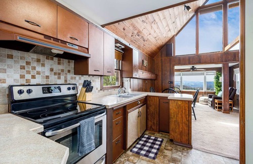 Capon Bridge Haus | Cozy Chalet & Luxe Domes Retreat w/Stunning Views