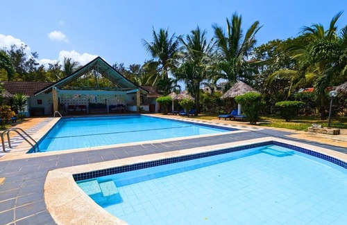 Diani Beach Wohnung | cozy charming Studio 20 minutes from Diani Beach with WiFi, Fan & Shared Pool