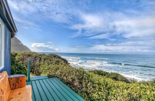 Yachats Kabine | Cozy Cliffside Cabin Stunning Oregon Coast Views | No Cleaning Fees