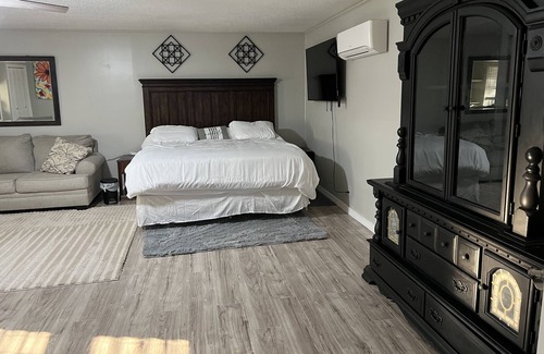 Rover Haus | Cozy Coffee House