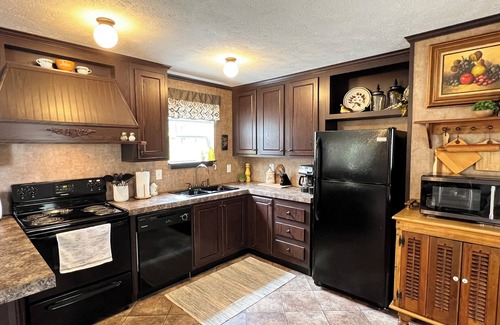 Ferndale Haus | Cozy, comfortable 2bd/2ba home in the Heart of Arkansas