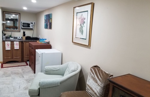 West Falls Church Wohnung | Gemütliche Einzimmerwohnung im Souterrain