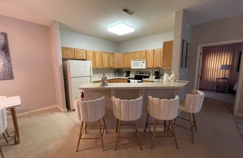 Milford Eigentumswohnung | Cozy condo, 30 minutes away from the beach, outlets and boardwalk.