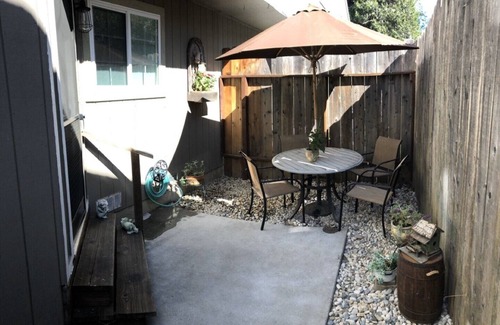 Grass Valley Eigentumswohnung | Gemütliche Wohnung in der Mill Street im historischen Grass Valley.