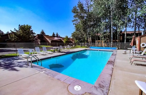 McCall Eigentumswohnung | Cozy Condo w/ pool & gym in prime McCall location