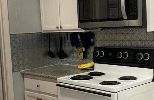 Gonzales Haus | Cozy, Convenient, Modern update