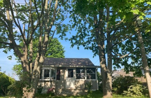 Portsmouth Hütte | Cozy Cottage By Water and Near Downtown Newport