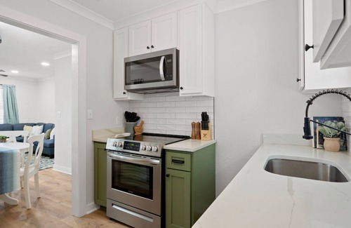 Laurel Hütte | Cozy Cottage near Downtown Laurel!