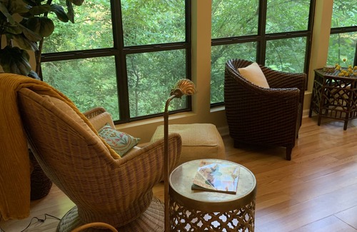 Kernersville Haus | Cozy cottage nestled in the woods near WILLSTELLA Farm Venue