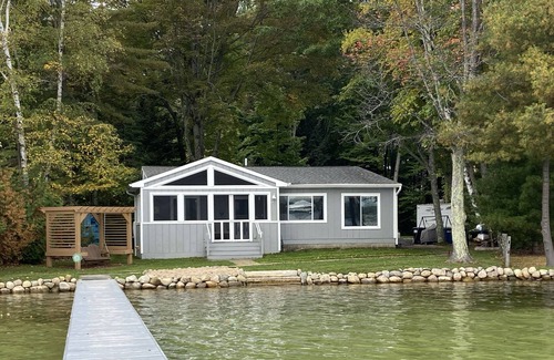 Interlochen Hütte | Gemütliches Ferienhaus an einem schönen 2.000 Hektar großen See.