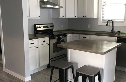 Ensley Township Hütte | Cozy Cottage on Baptist Lake Just North of G.R.