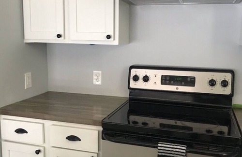 Ensley Township Hütte | Cozy Cottage on Baptist Lake Just North of G.R.