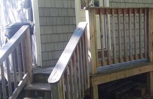 Manchester Haus | Cozy Cottage on water's edge of Lake Cobbosseecontee