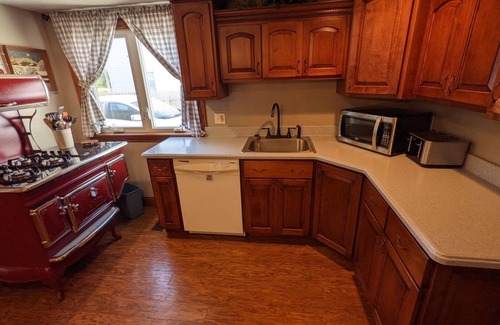 Shipshewana Haus | Cozy cottage within walking distance of almost everything