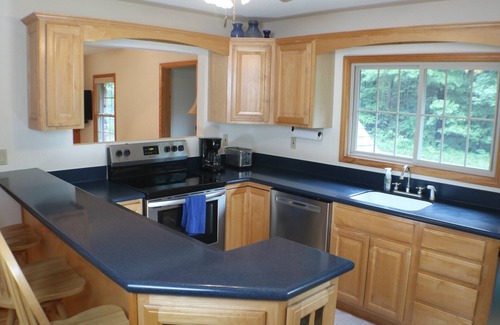 Paris Haus | Cozy Countryside Stone House & Pub with 20 acres of outdoor fun!