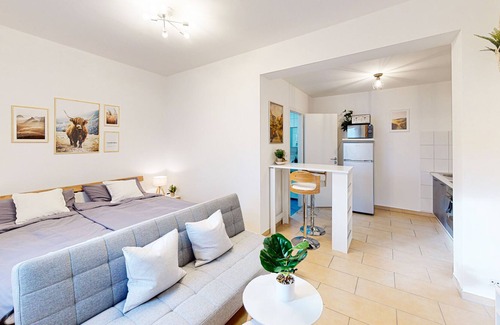 Neustadt-Hambach Wohnung | Cozy Studio apartment 1,3km walk from Hambach castle and 0,2km to the centre