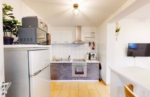 Neustadt-Hambach Wohnung | Cozy Studio apartment 1,3km walk from Hambach castle and 0,2km to the centre
