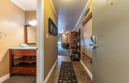 Truckee Haus | Cozy Deluxe Studio #131 at Donner Lake Village