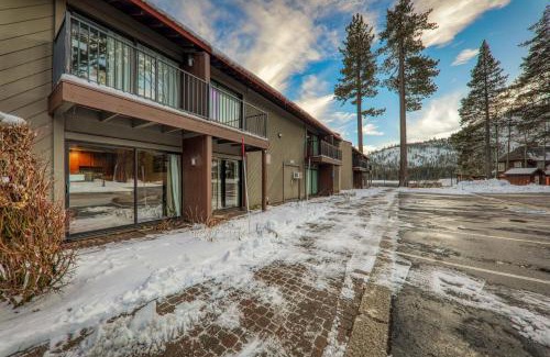 Truckee Haus | Cozy Deluxe Studio #131 at Donner Lake Village