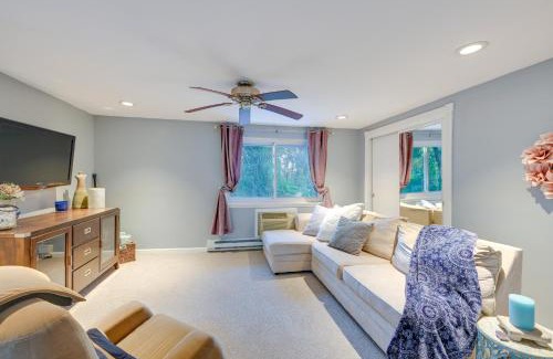 Dix Hills Wohnung | Cozy Dix Hills Apt with Deck about 7 Mi to Beach!