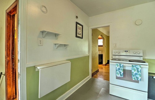 Ferndale Wohnung | Cozy Duplex: Half Mi to Magic Bag & Woodward Ave!