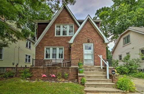 Ferndale Wohnung | Cozy Duplex: Half Mi to Magic Bag & Woodward Ave!