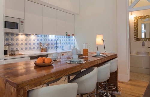 Se Wohnung | Cozy Duplex Home in Alfama by LovelyStay