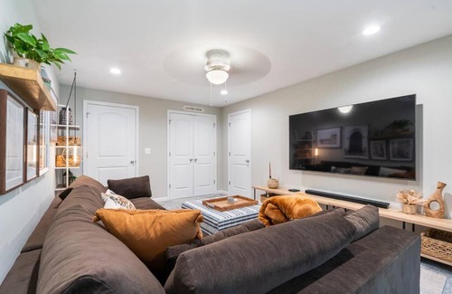 Front Royal Haus | Cozy Escape @ the Shenandoah Cottage