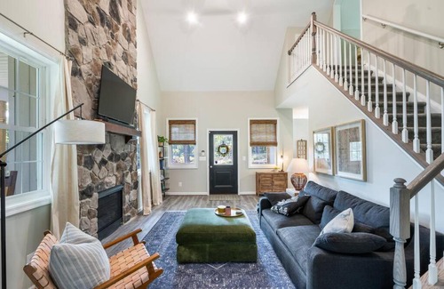 Front Royal Haus | Cozy Escape @ the Shenandoah Cottage