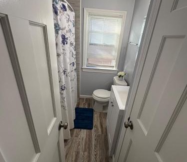 Euclid Haus | Cozy Euclid Home Near Lakefront