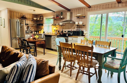 Basye Kabine | Cozy Family Friendly Cottage: GameRoom, Fire Pits & Mtn Views, Mins 2 Ski Resort