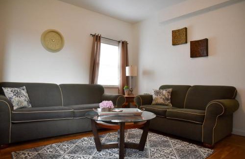 Pittsburgh Haus | Cozy & Family Friendly Pittsburgh Home Sleeps 6