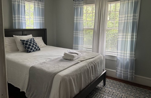 Crisfield Haus | Cozy family friendly home with lots of space to relax.!