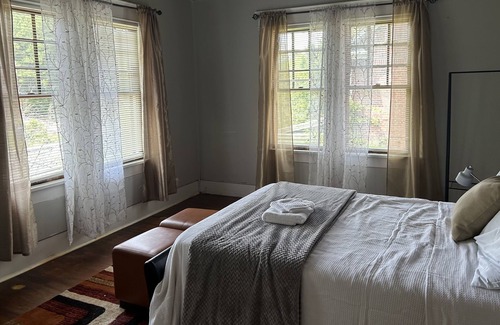 Crisfield Haus | Cozy family friendly home with lots of space to relax.!