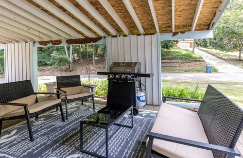 Miller Beach Haus | Cozy Family Getaway- 4 Blocks From The Beach!