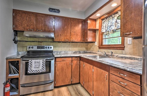 Springfield Haus | Cozy Family Home w/ Kayaks, Dock & Fire Pit!