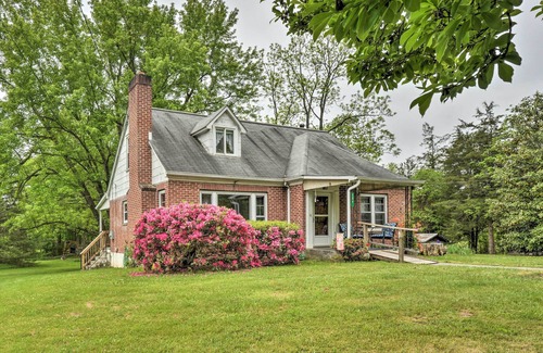 Springfield Haus | Cozy Family Home w/ Kayaks, Dock & Fire Pit!