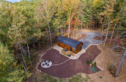Luray Haus | Cozy Family Luray Cabin w Fire Pit Grill WiFi & More