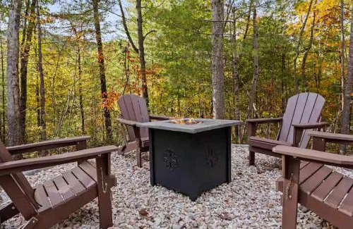 Luray Haus | Cozy Family Luray Cabin w Fire Pit Grill WiFi & More