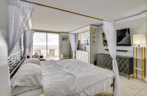 Bostwick Park Wohnung | Cozy Florida Getaway with Pool Access and Ocean Views!