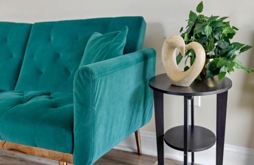 Memphis Haus | Cozy For Two