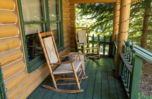Sandy Hütte | Cozy Forest Cottage