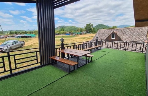 Si Sawat Bootsverleih | Cozy, friendly, surroundings with nature ,Thai culture and life style.