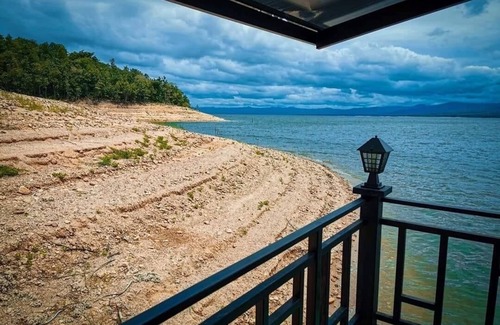 Si Sawat Bootsverleih | Cozy, friendly, surroundings with nature ,Thai culture and life style.