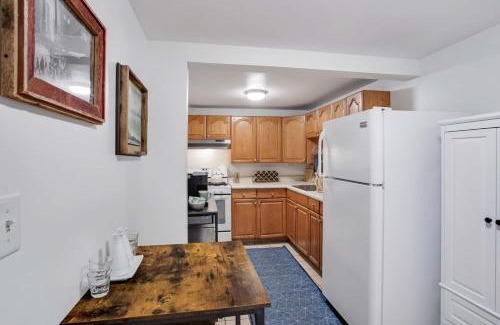 Noble Square Wohnung | Cozy Garden Apartment in Chicago