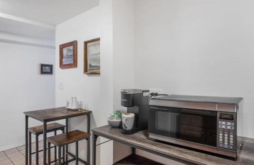 Noble Square Wohnung | Cozy Garden Apartment in Chicago