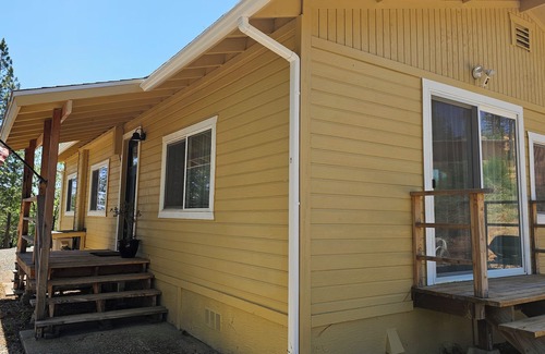 Colfax Hütte | Cozy Getaway at Boondok Farms