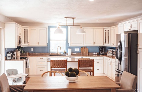 Rockbridge Hütte | Cozy Getaway: Location, Dogs Stay Free, Fenced Yard, Fishing Pond