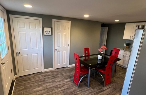 Newton Wohnung | Cozy Gorgeous with a back yard and parking pet friendly on the heart of Waltham