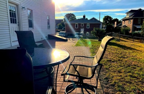 Newton Wohnung | Cozy Gorgeous with a back yard and parking pet friendly on the heart of Waltham